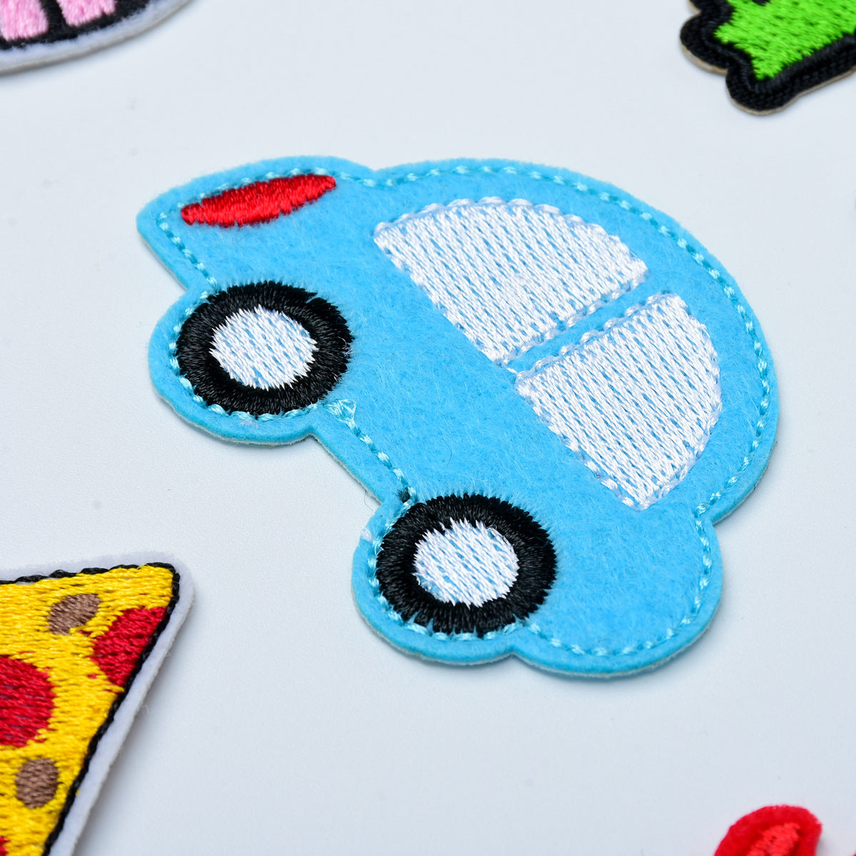 Wholesale Cartoon Lipstick Embroidered Cloth Patches For Clothing DIY Decorative Fashion Accessory