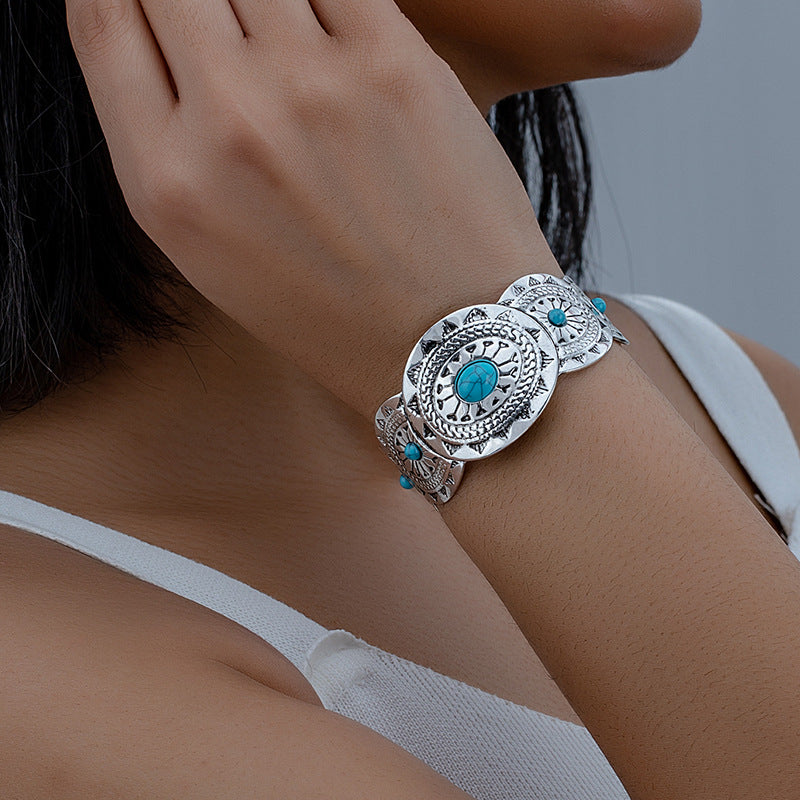 Wholesale Retro Silver Tone Electroplated Iron Bracelet Trendy Jewelry Accessory For Women Gift