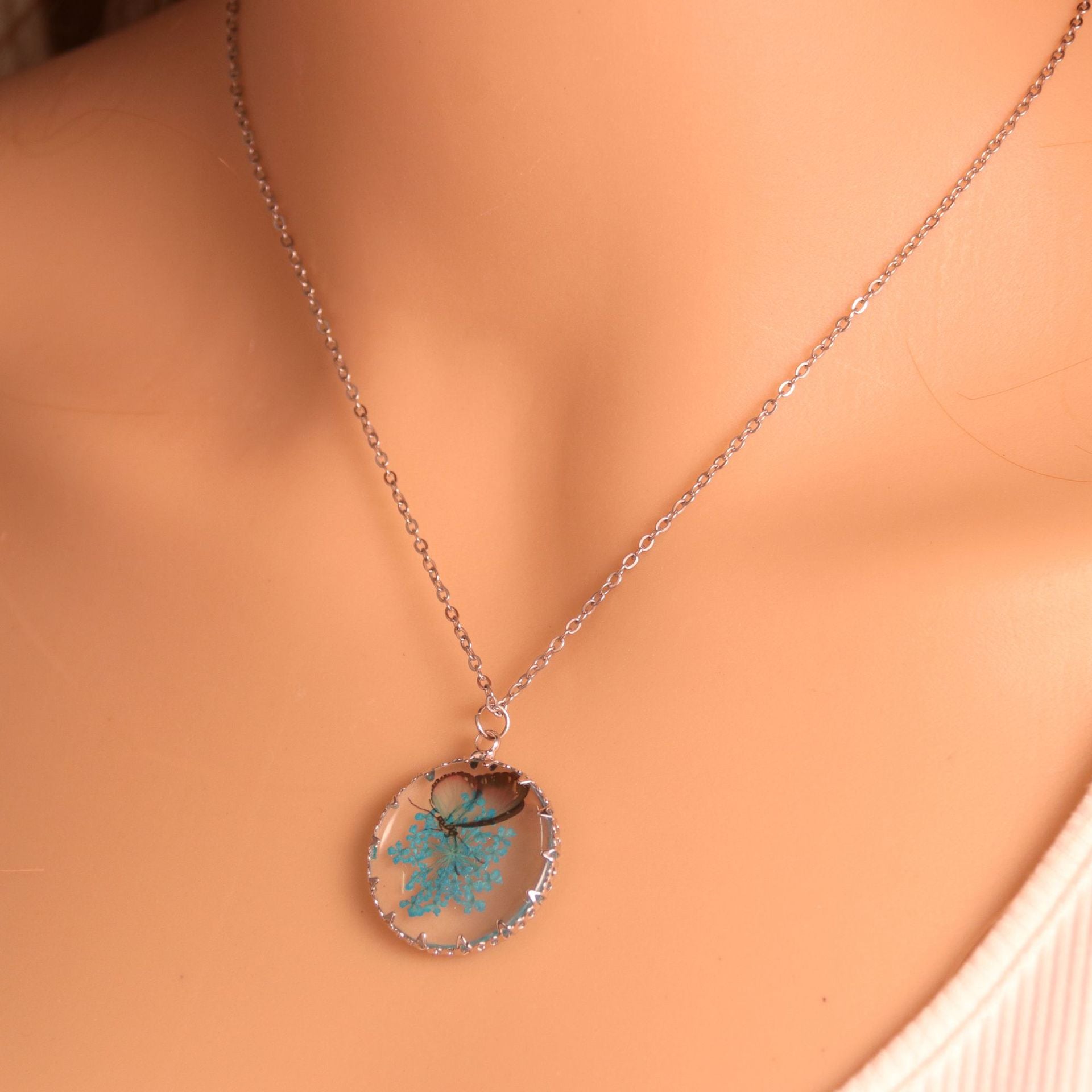 Wholesale Butterfly Small Fresh Necklace Creative Gold and Silver Dried Flower Glass Pendant Bohemian Retro Fashion Jewelry