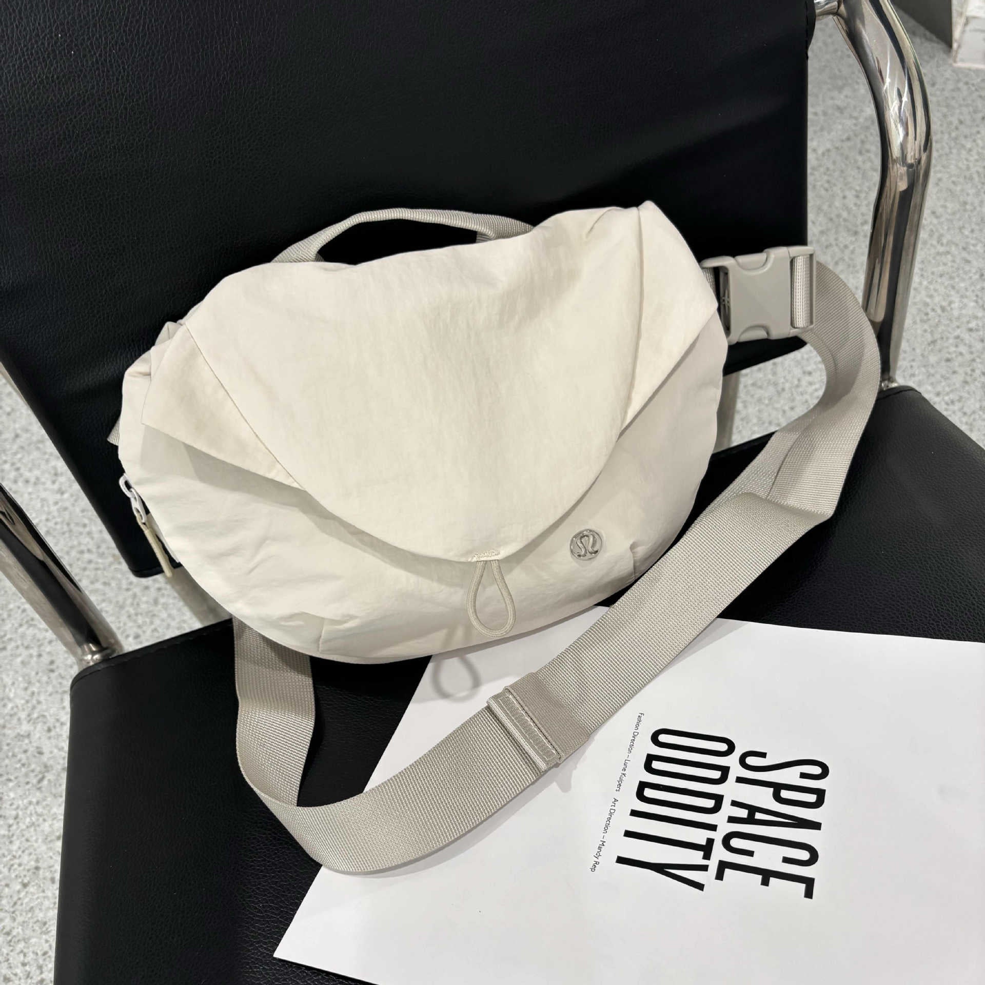 Wholesale Leisure sports crossbody magnetic fitness waist bag