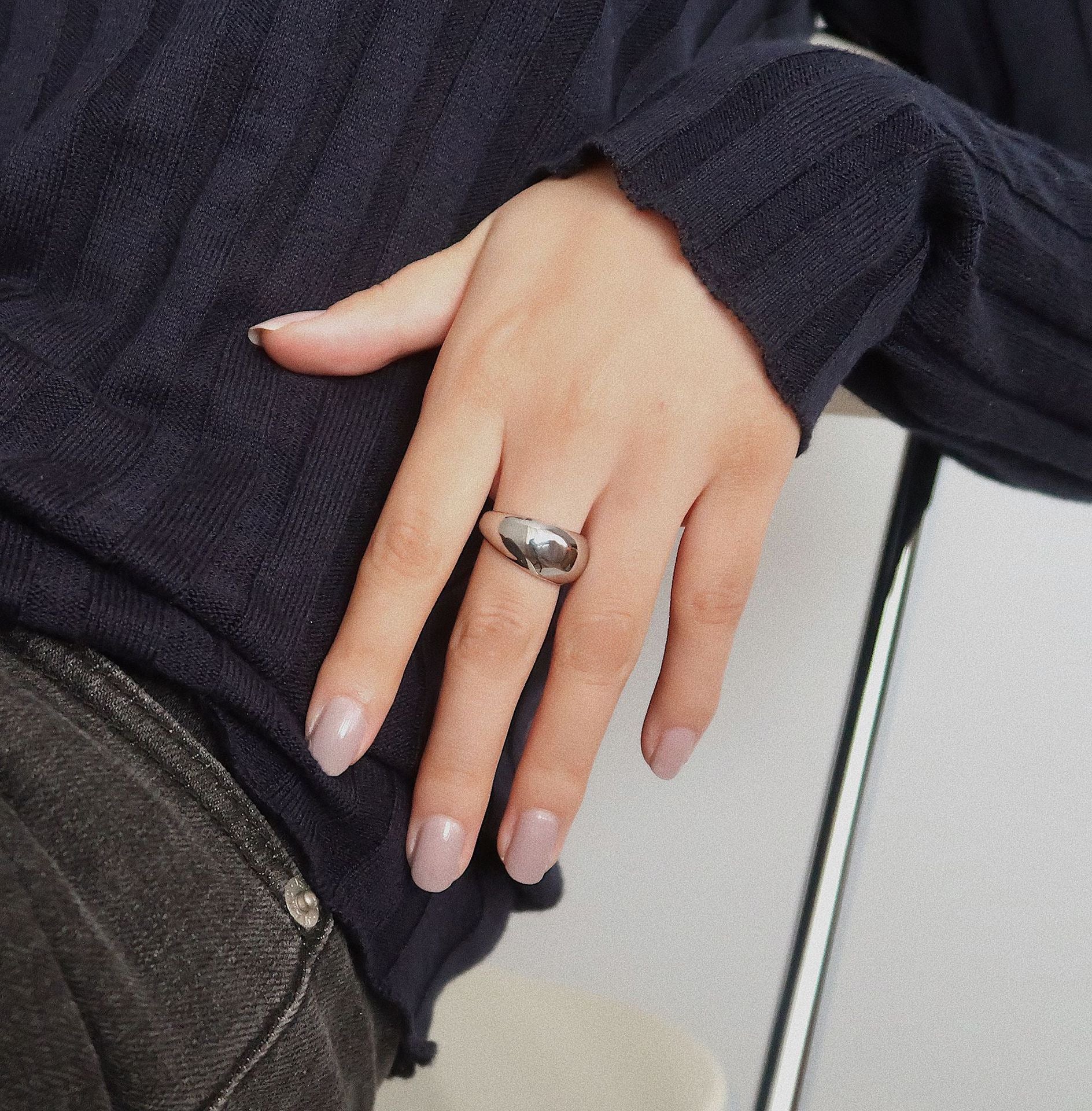 Wholesale Titanium steel gold-plated curved fashionable and shiny retro Ring