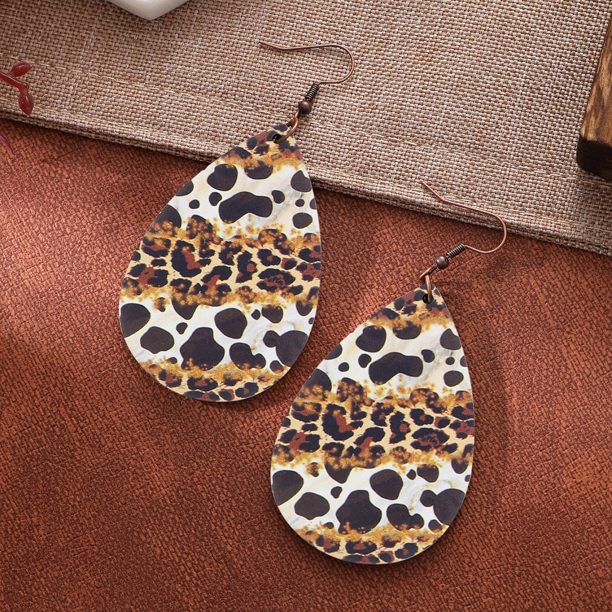 Pendientes de madera de vaca de girasol de forma de lágrima de lágrima al por mayor