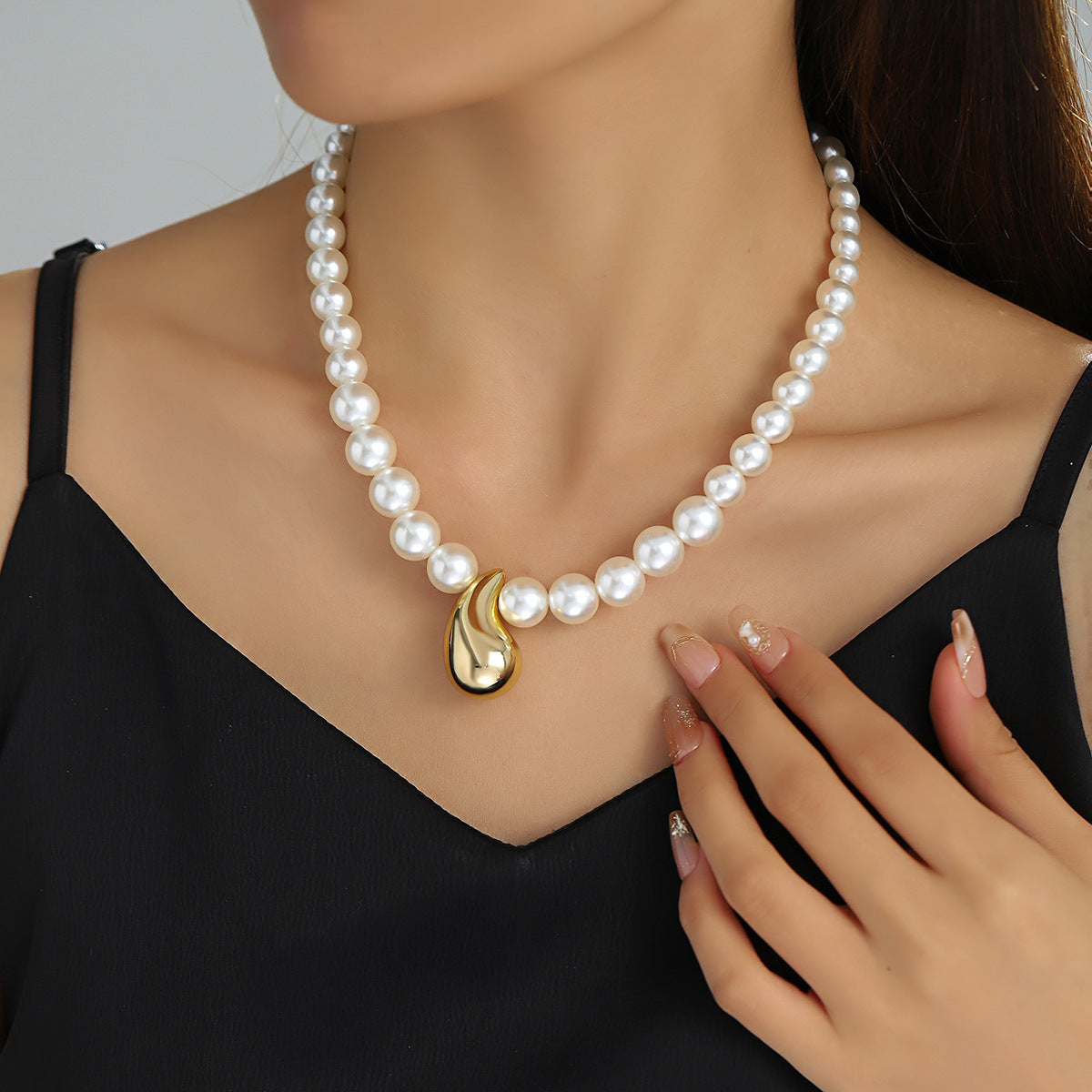 Wholesale new drop-shaped round pearl acrylic necklace ladies simple fashion adjustable sweater chain