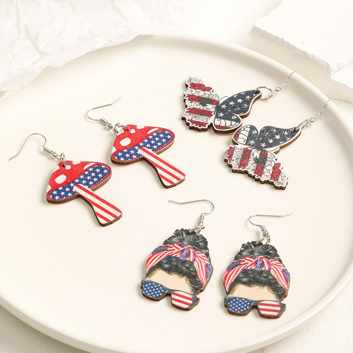 Pendientes de madera estampados de estampado de la bandera de mariposa al por mayor