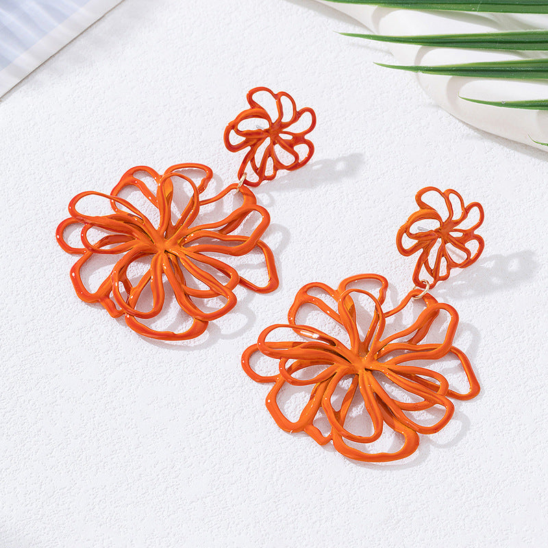 Wholesale Fashion Gold Hollow Flower Brooch Pin Retro Coat Accessory For Women