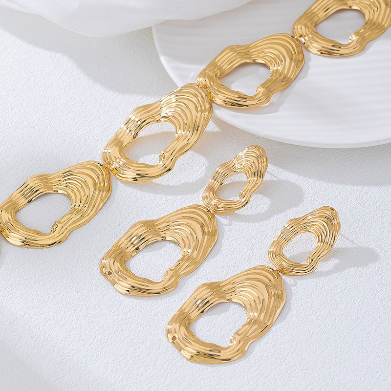 Wholesale Retro Geometric Hollow Circle Earrings And Hand Jewelry Set Elegant Fashion Accessory For Everyday Wear Party And Boutique Resale