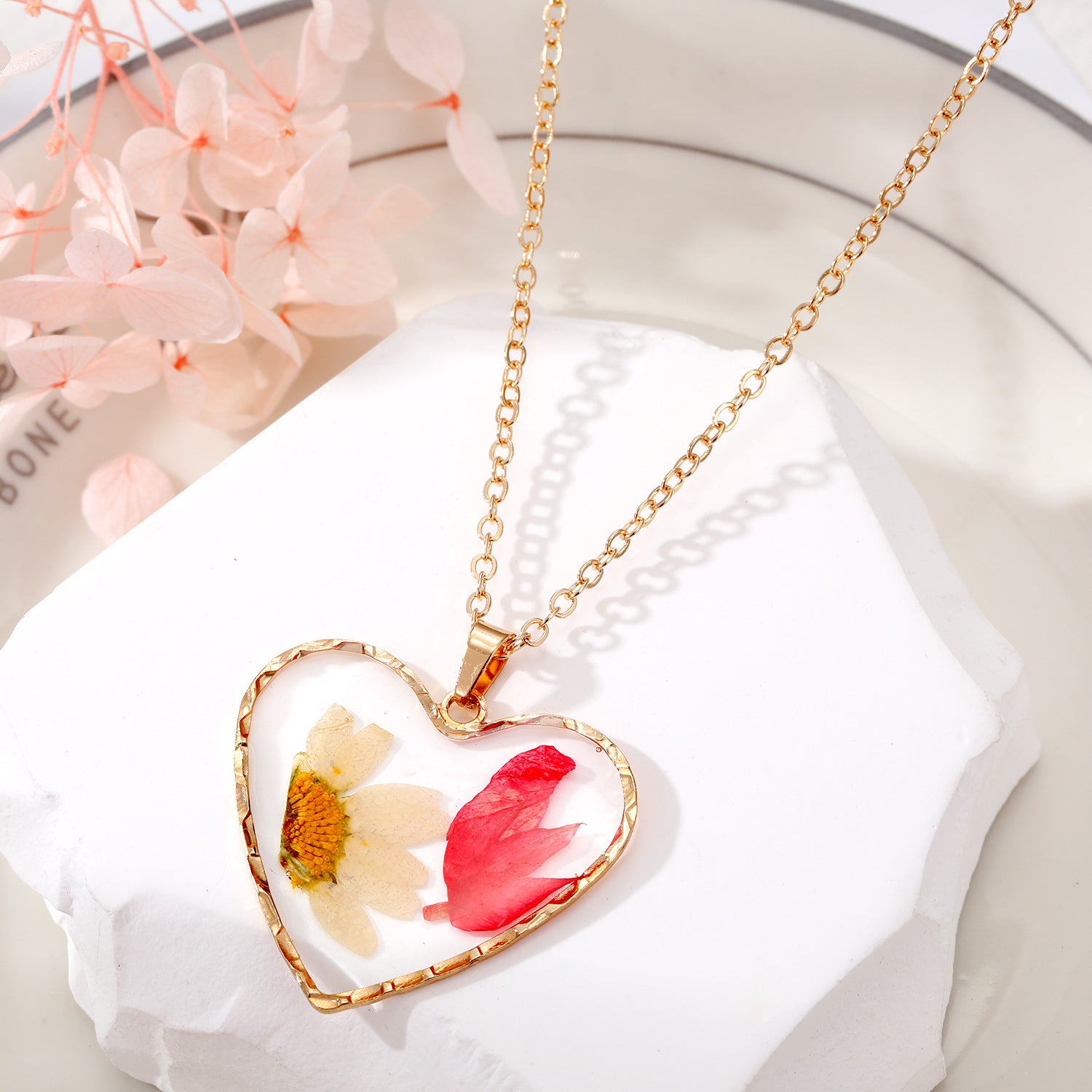 Wholesale Bohemian Natural Dried Flower Geometric Polygon Butterfly Necklace