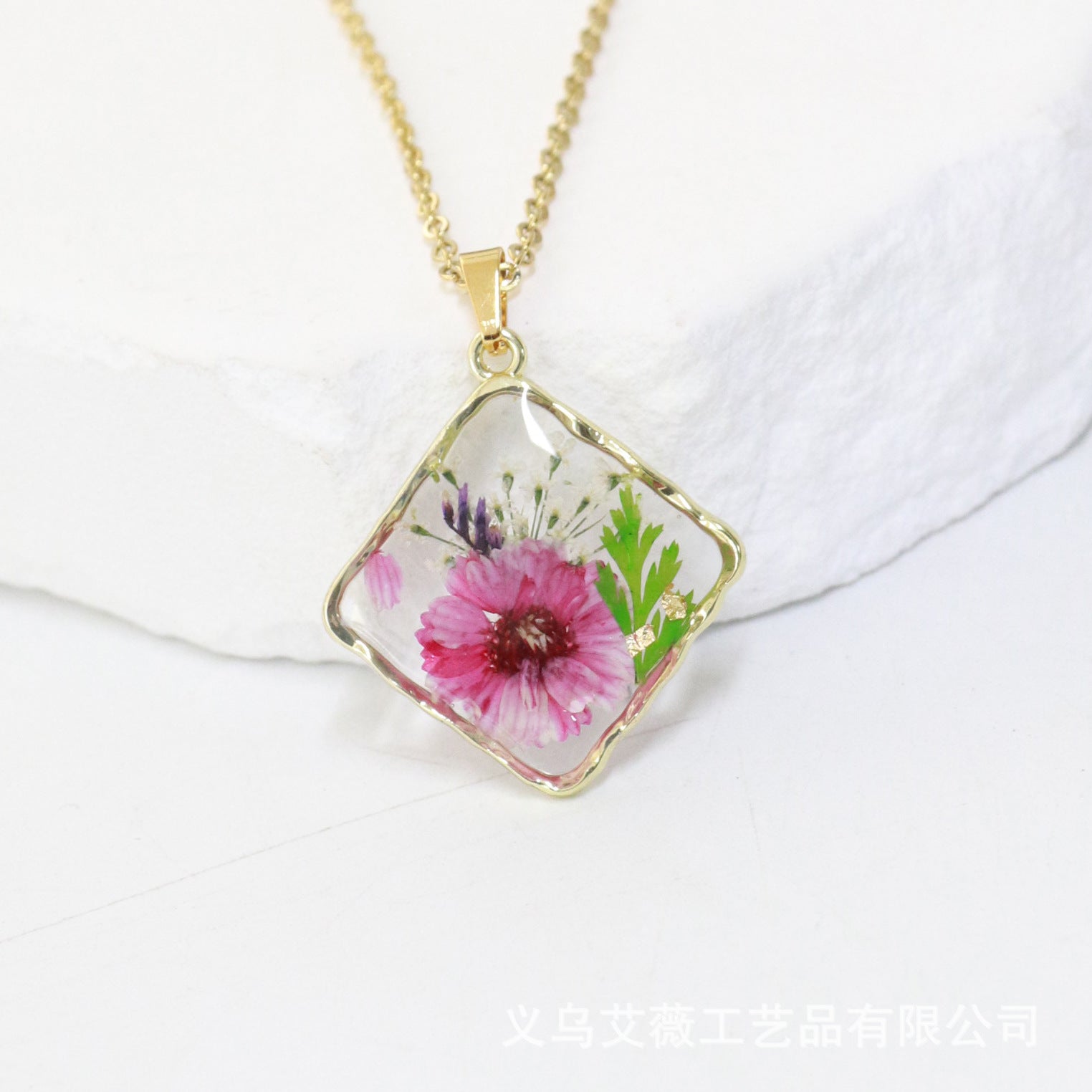 Wholesale 6pcs Natural Plant Specimen Real Flower Resin Dripping Glue Necklace