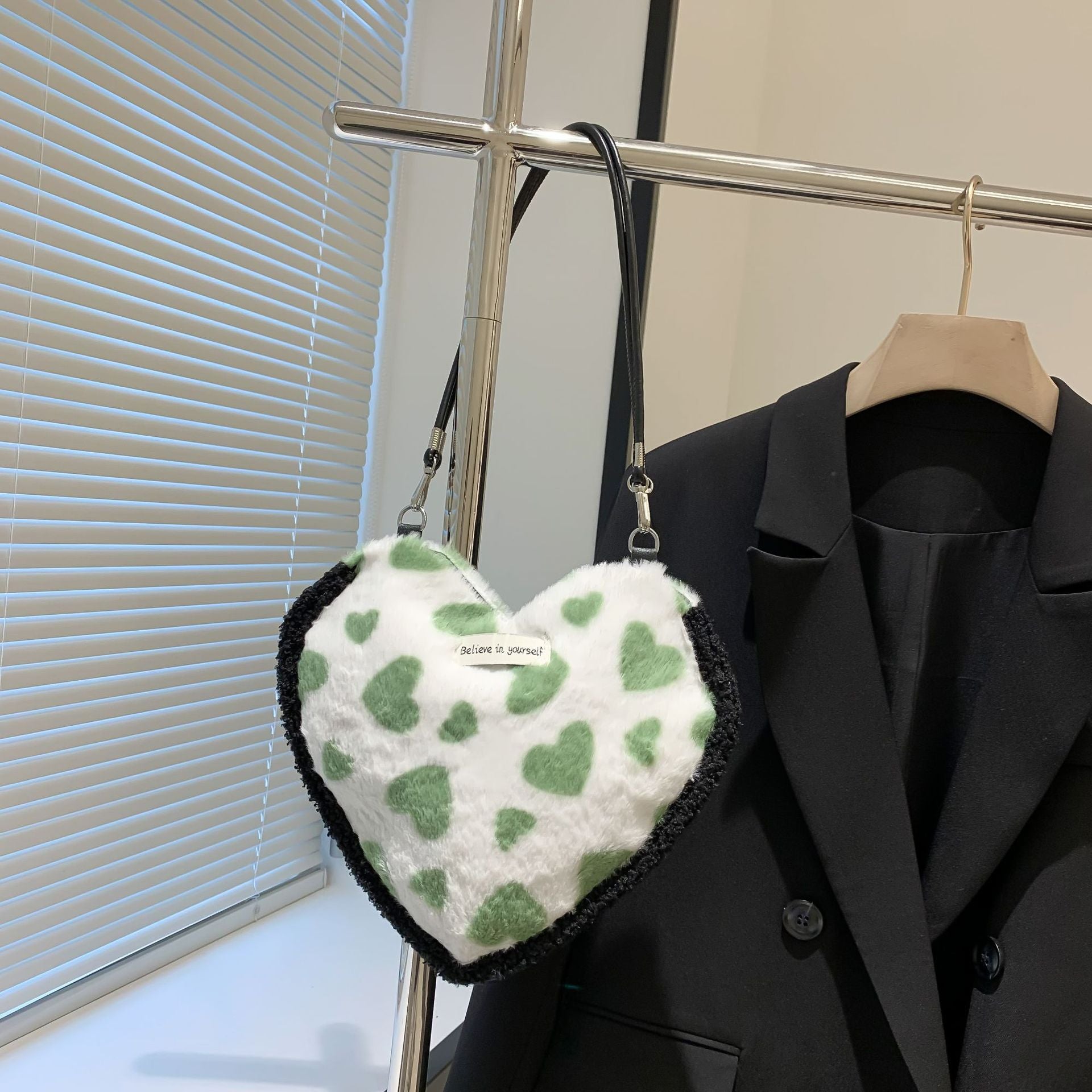 Wholesale 2023 Winter New Simple Heart-shaped Plush Shoulder Bag