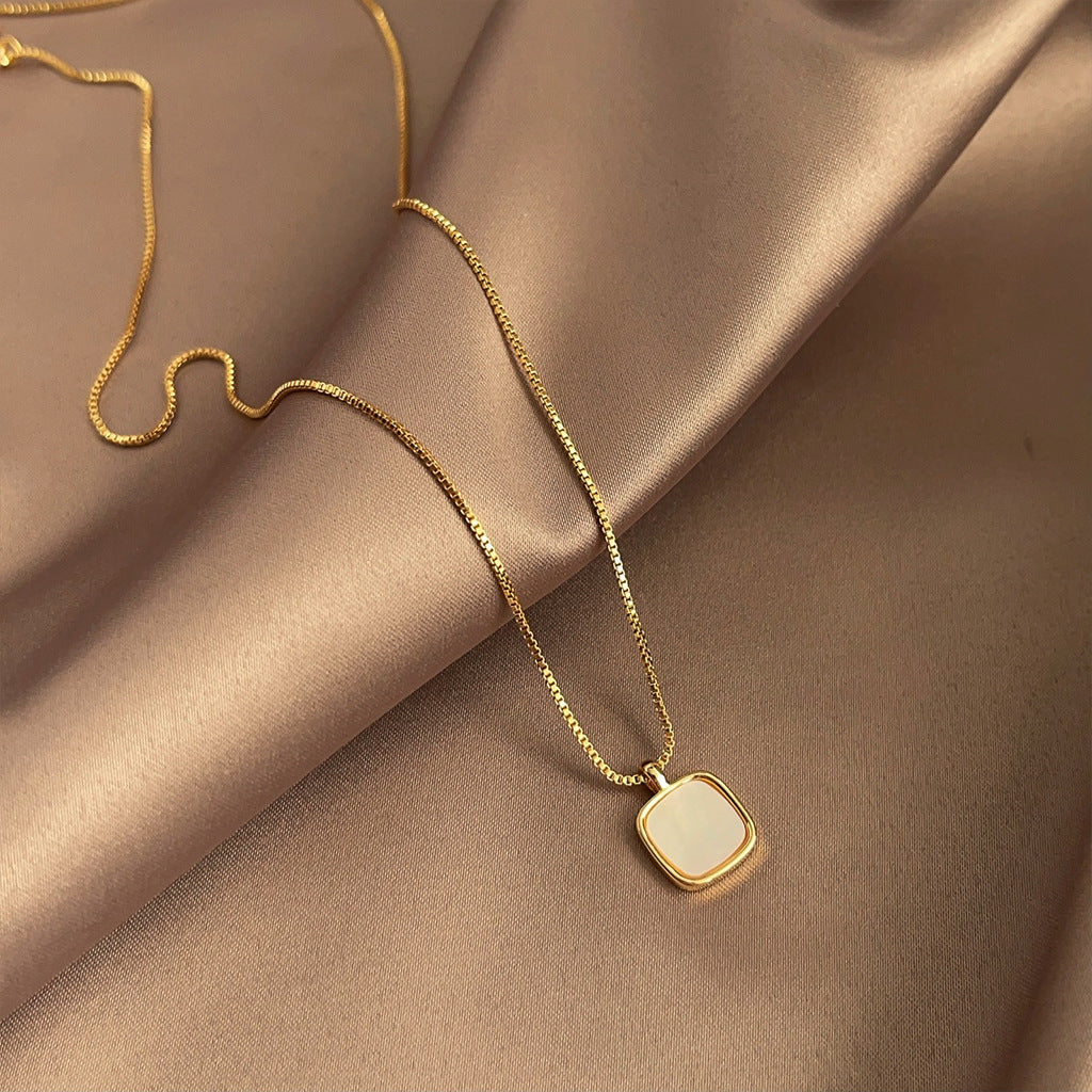 Wholesale Electroplated natural pearl heart-shaped zircon necklace