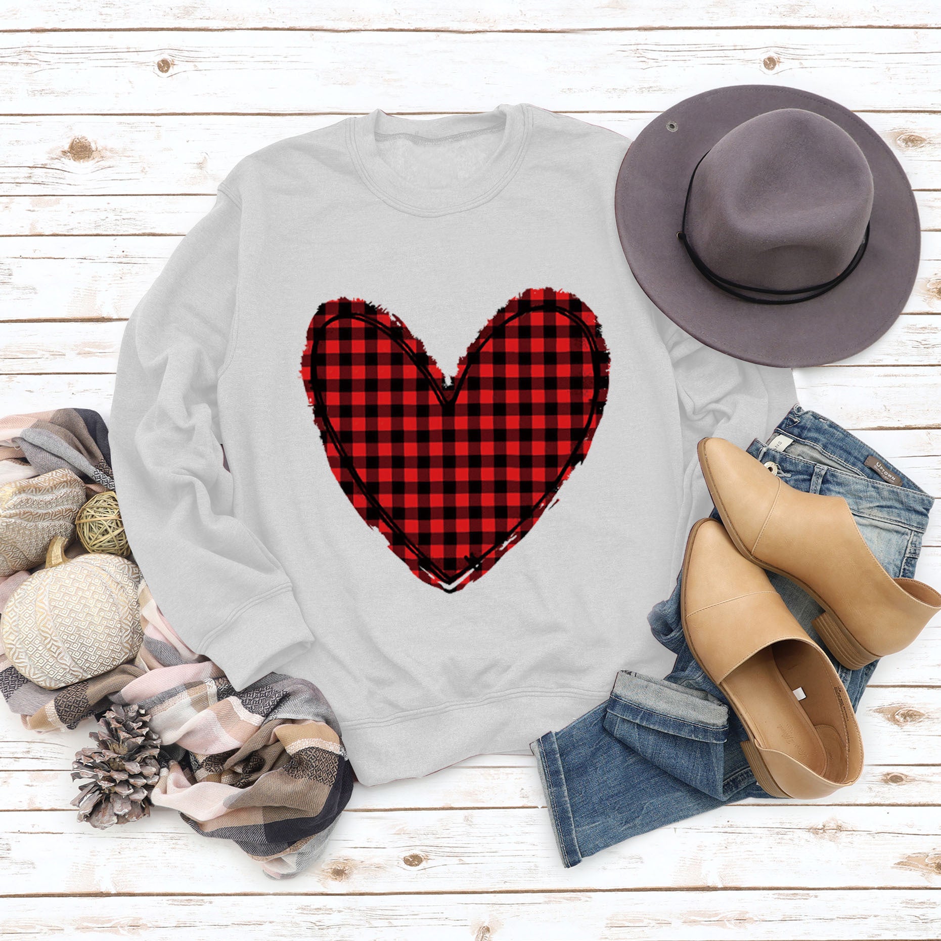 Wholesale Valentine's Day women's clothing autumn and winter plaid love printed casual sweater