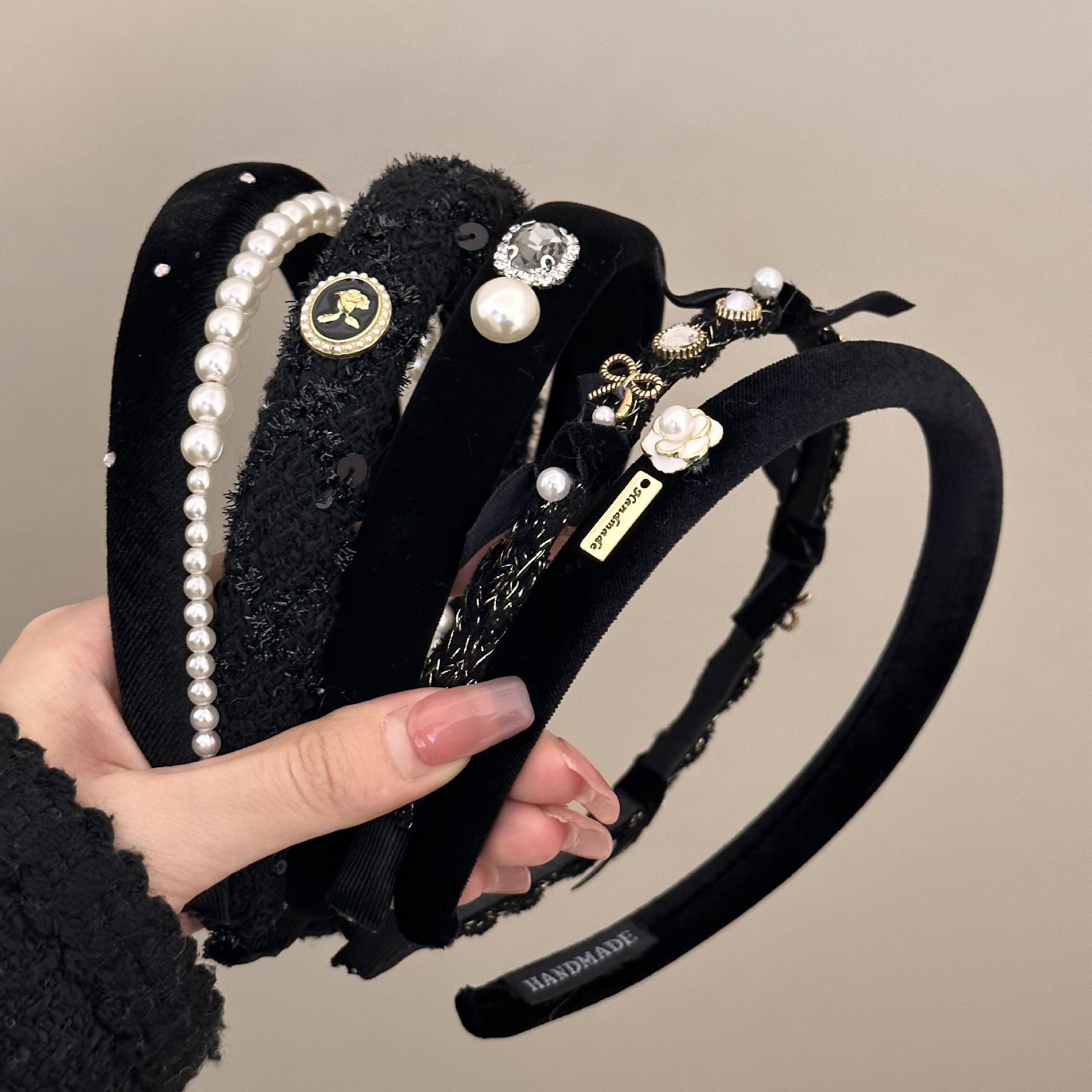 Wholesale Small fragrance style pearl headband French retro black headband