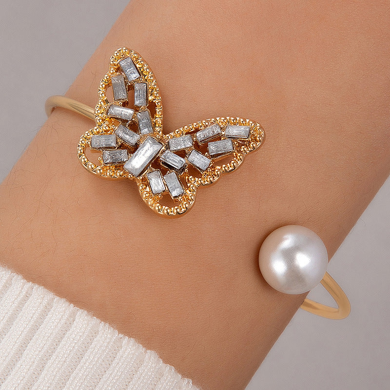 Wholesale Three-dimensional Flower Inlaid Pearl Open Bracelet