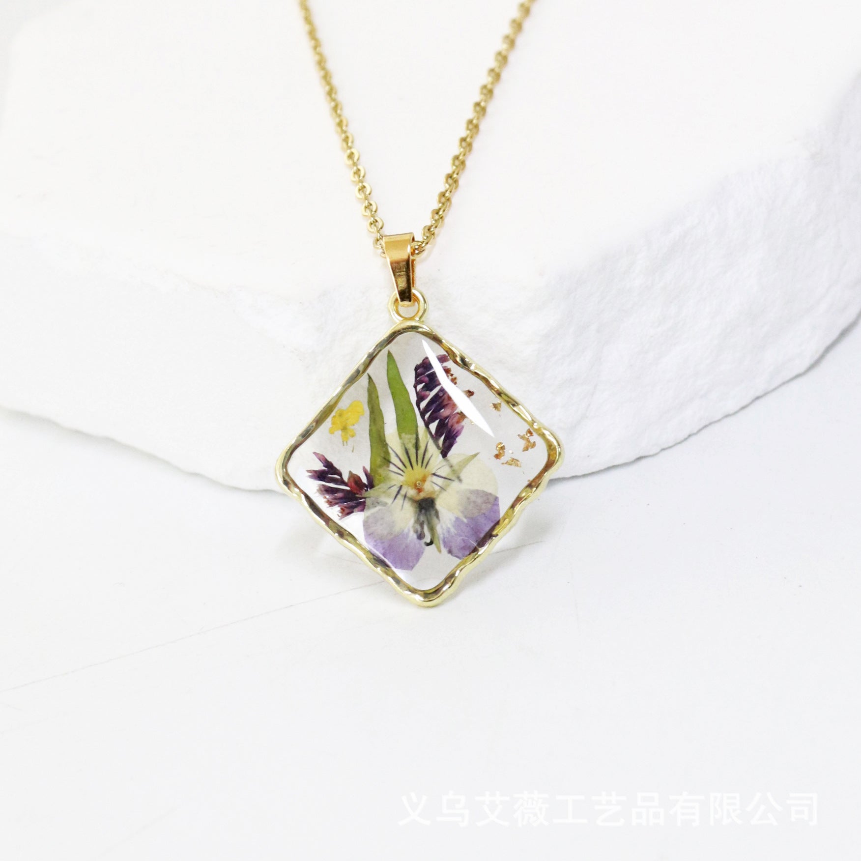 Wholesale 6pcs Natural Plant Specimen Real Flower Resin Dripping Glue Necklace