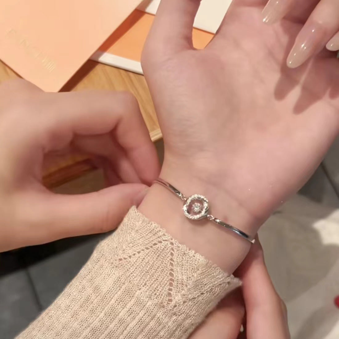 Wholesale Mobius three-second heart bracelet