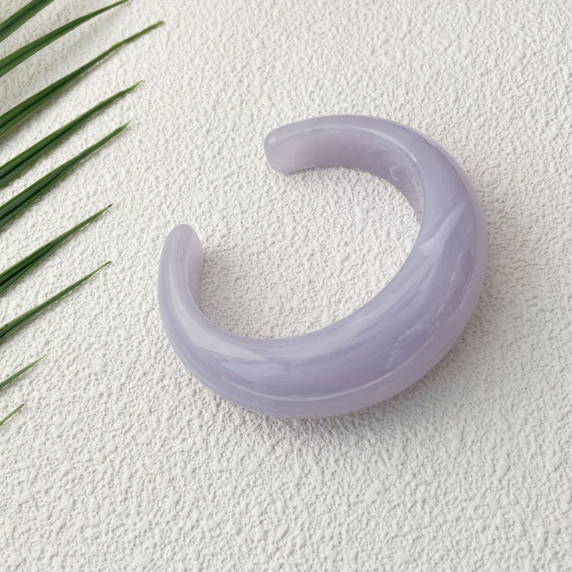 Wholesale Wide Circular Colorful Jelly Colored Dynamic Acrylic Resin Eco-friendly Bracelet