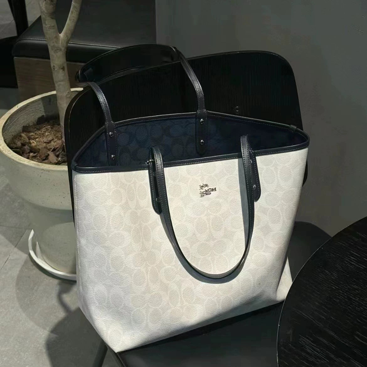 Wholesale Classic old flower magnetic buckle handbag shoulder large capacity women's bag