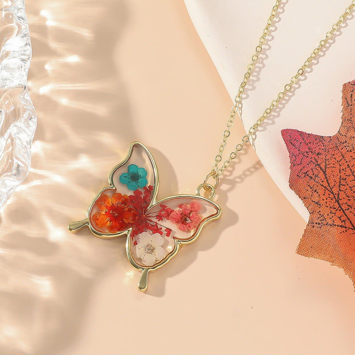 Wholesale Eternal Flower Resin Epoxy Butterfly Gypsophila Flower Pendant Necklace