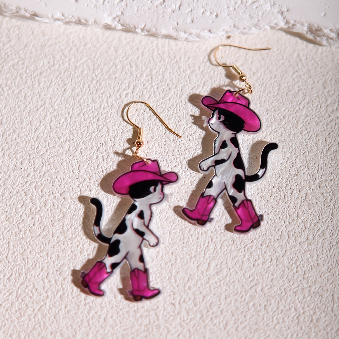 Wholesale Chic Black White Spotted Walking Cat Acrylic 2D Double Sided Cute Cat Earrings Jewelry Accessory For Party Wear Boutique Resale