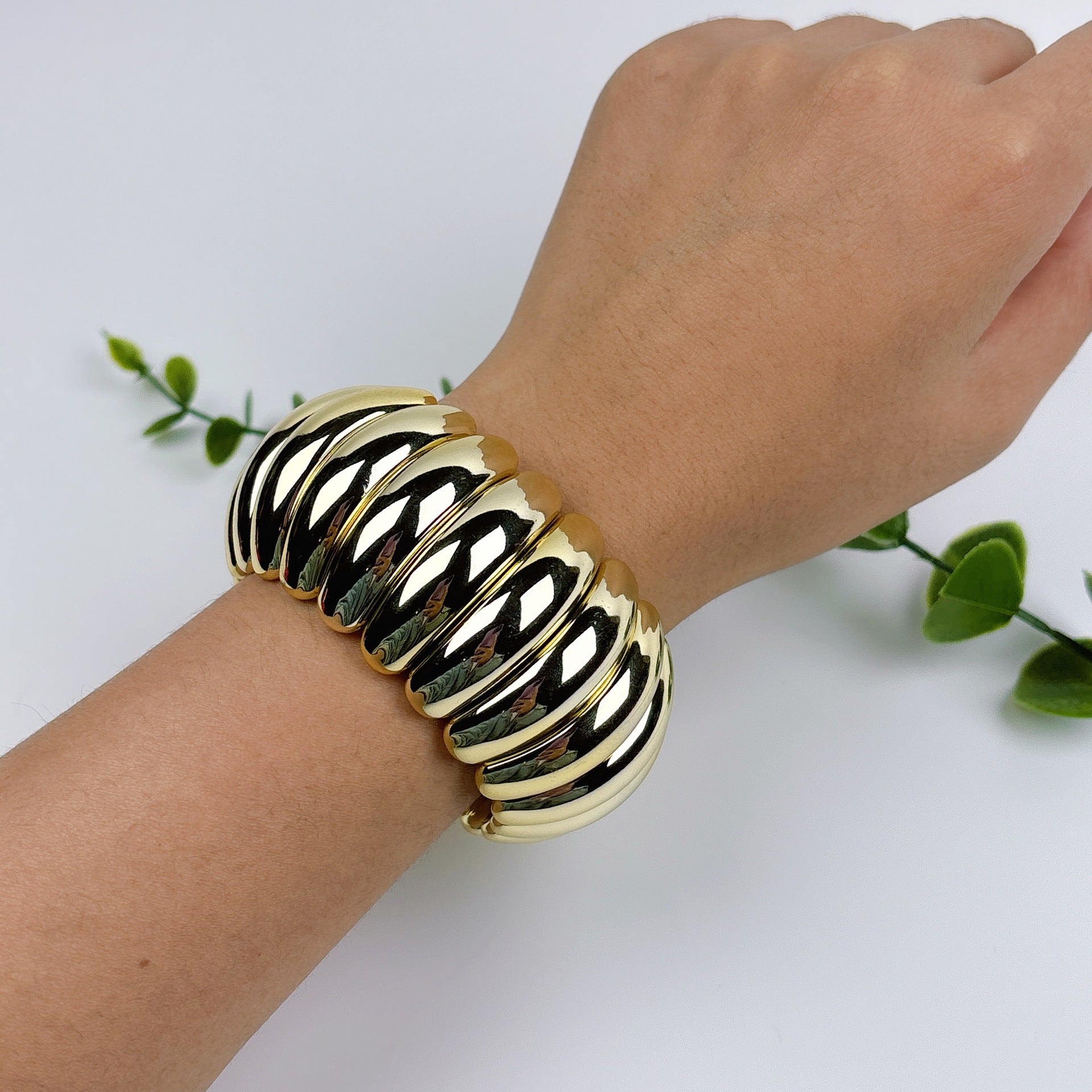 Wholesale simple spiral snake ring personality fashion bracelet