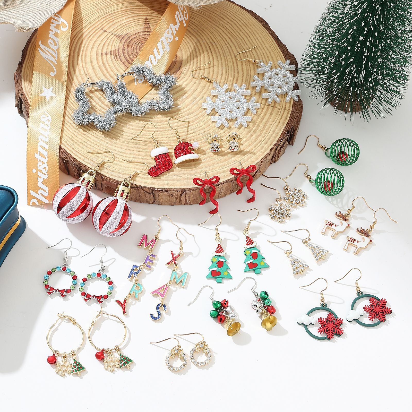 Wholesale Zinc Alloy Christmas Earrings Snowflake Tree Bell Elk Rhinestone Dangle Jewelry Party Fashion Accessory