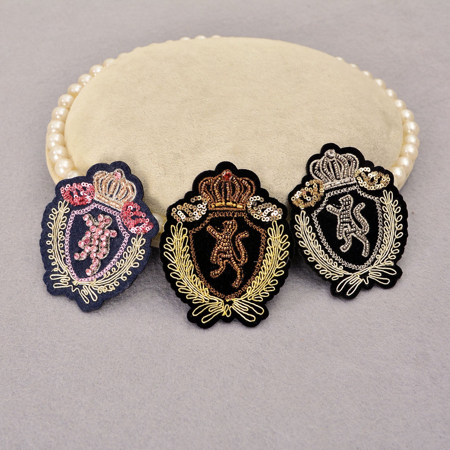 Wholesale College Style 3D Embroidered Tiger Badge Patch Beaded Felt Applique Fashion Accessory For Suit Or Towel Boutique Resale Gift