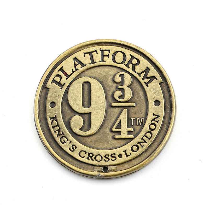 Wholesale scepter hourglass keychain game jewelry crown pendant