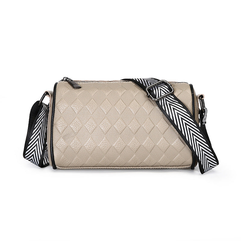 Wholesale First Layer Cowhide Fashion Embossed Rivet Genuine Leather Shoulder Bag