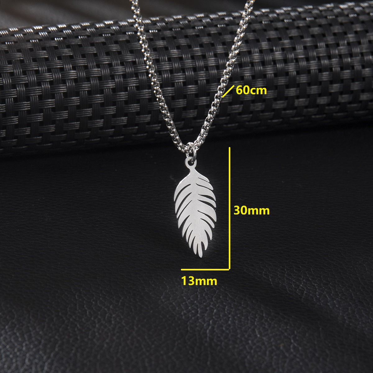 Wholesale  supply stainless steel hip-hop necklace men and women all-match eagle bird pendant clavicle chain