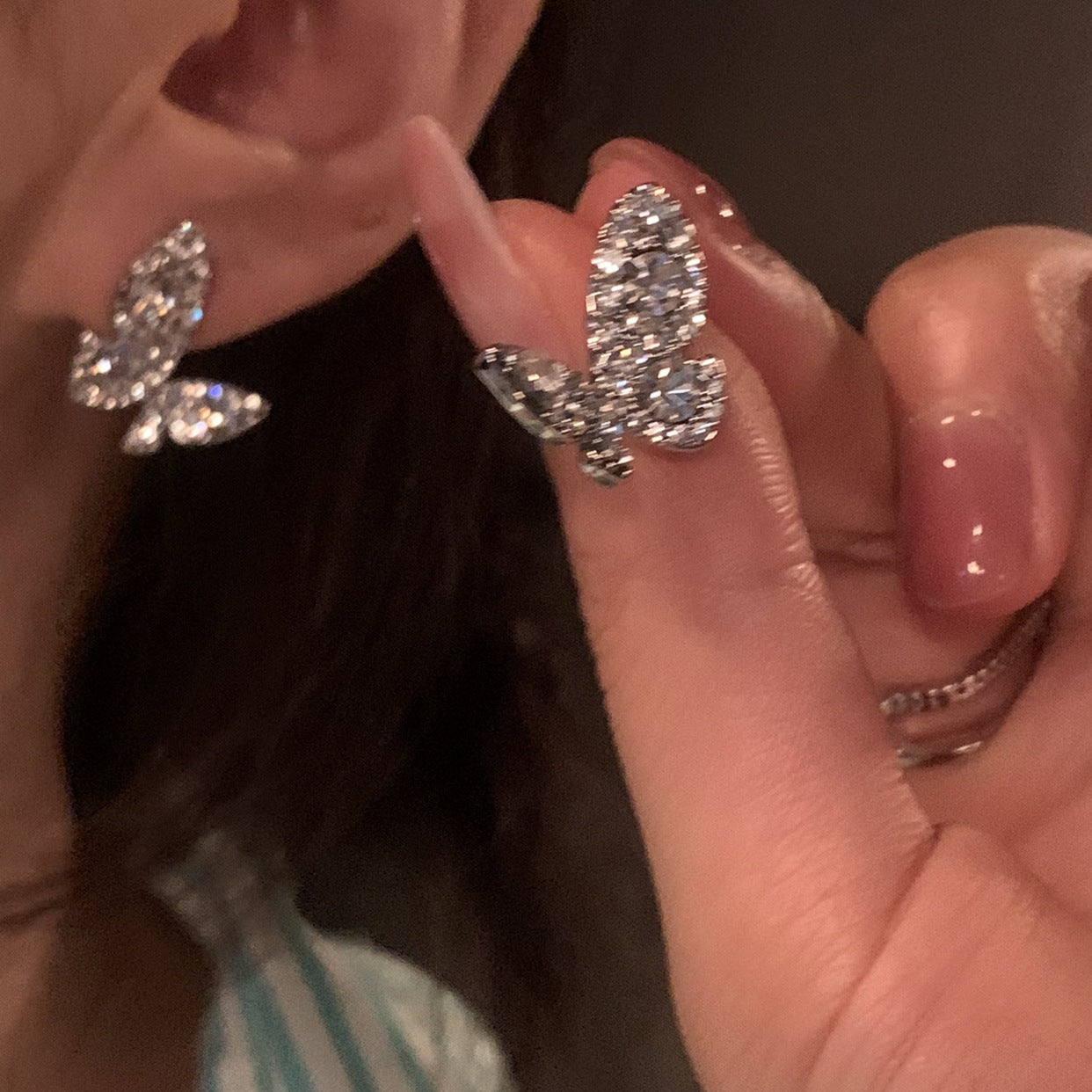 Wholesale Women's shiny butterfly clip earrings with full diamonds