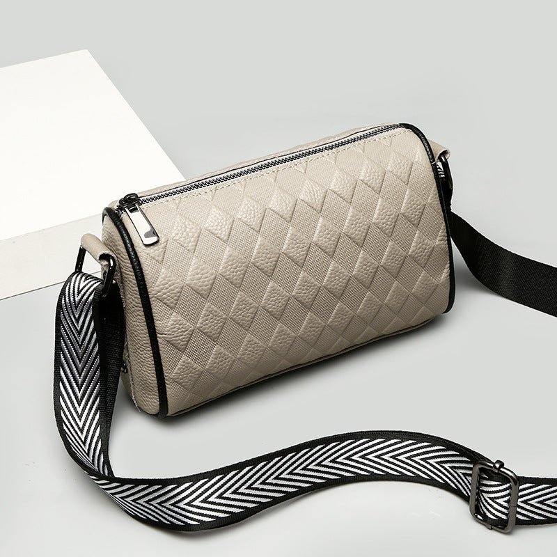 Wholesale First Layer Cowhide Fashion Embossed Rivet Genuine Leather Shoulder Bag