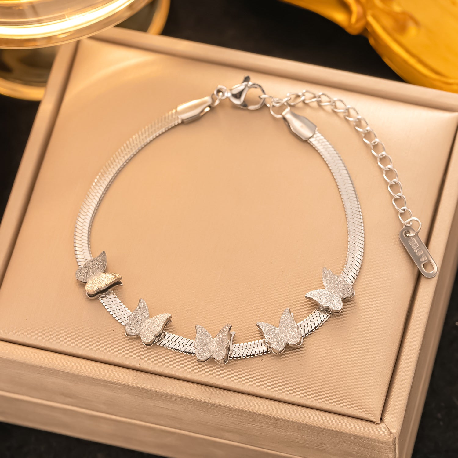 Cadena de ósea de la serpiente de la mariposa de flores al por mayor no brazalete de acero de titanio no desanimado