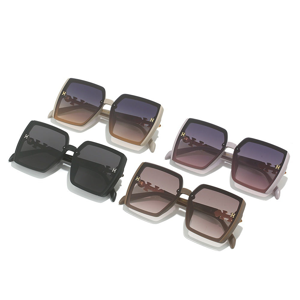 Wholesale Fashionable Temple Letter Sunglasses