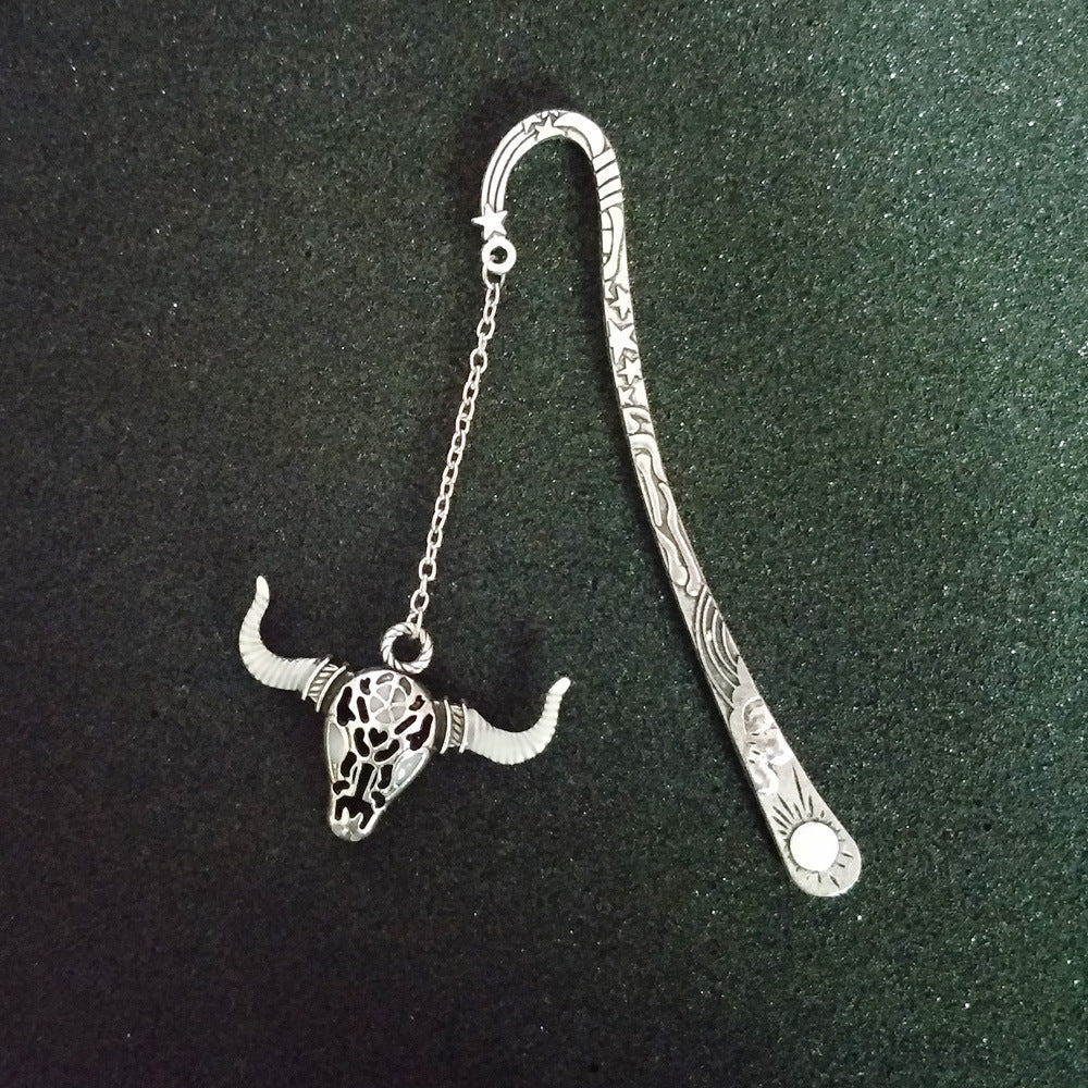 Wholesale Luminous Retro Bullhead Luminous Metal Bookmark