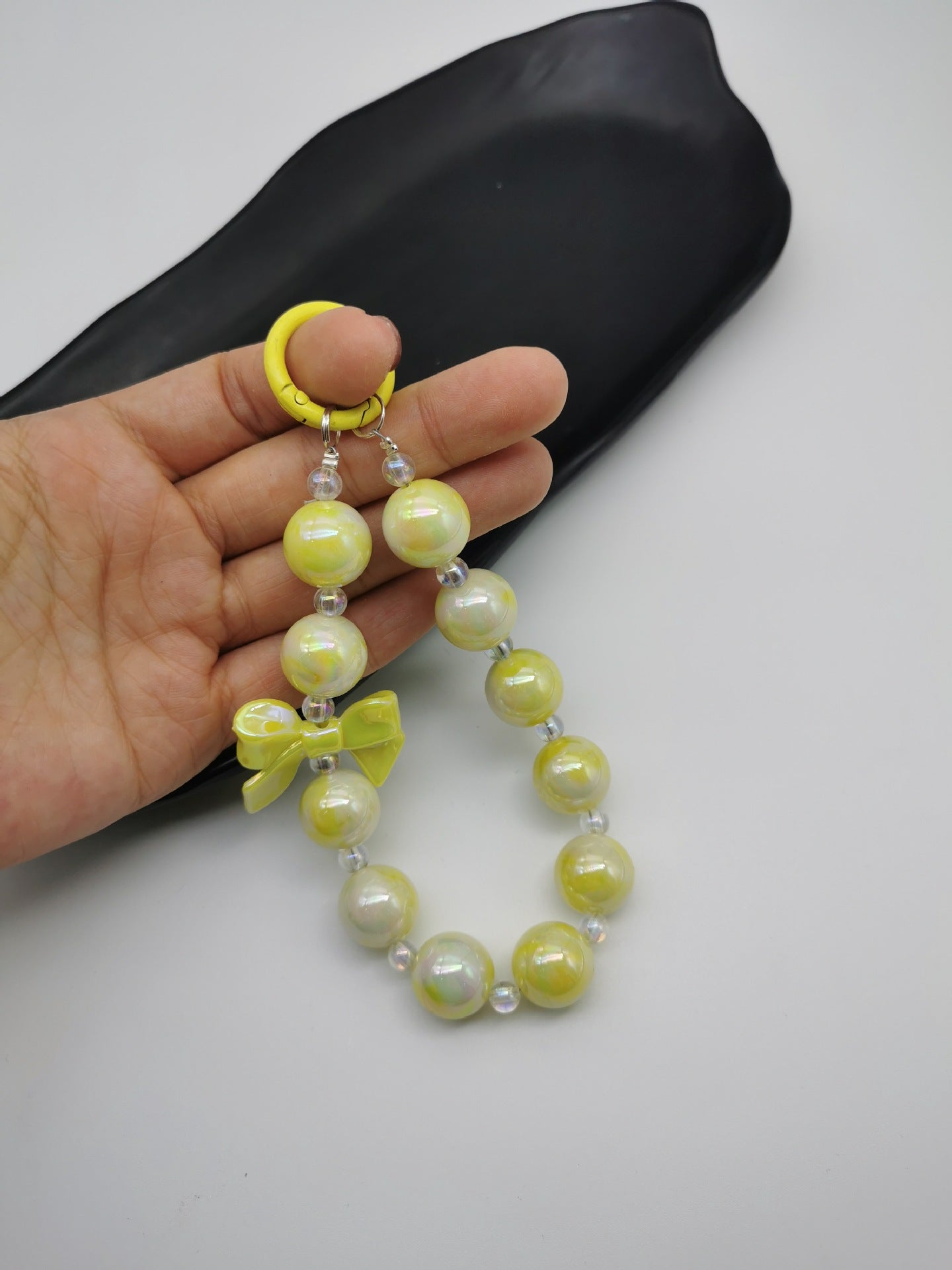 Wholesale Electroplated beaded bow car key chain mobile phone pendant cute candy color paint ring pearl accessories bag