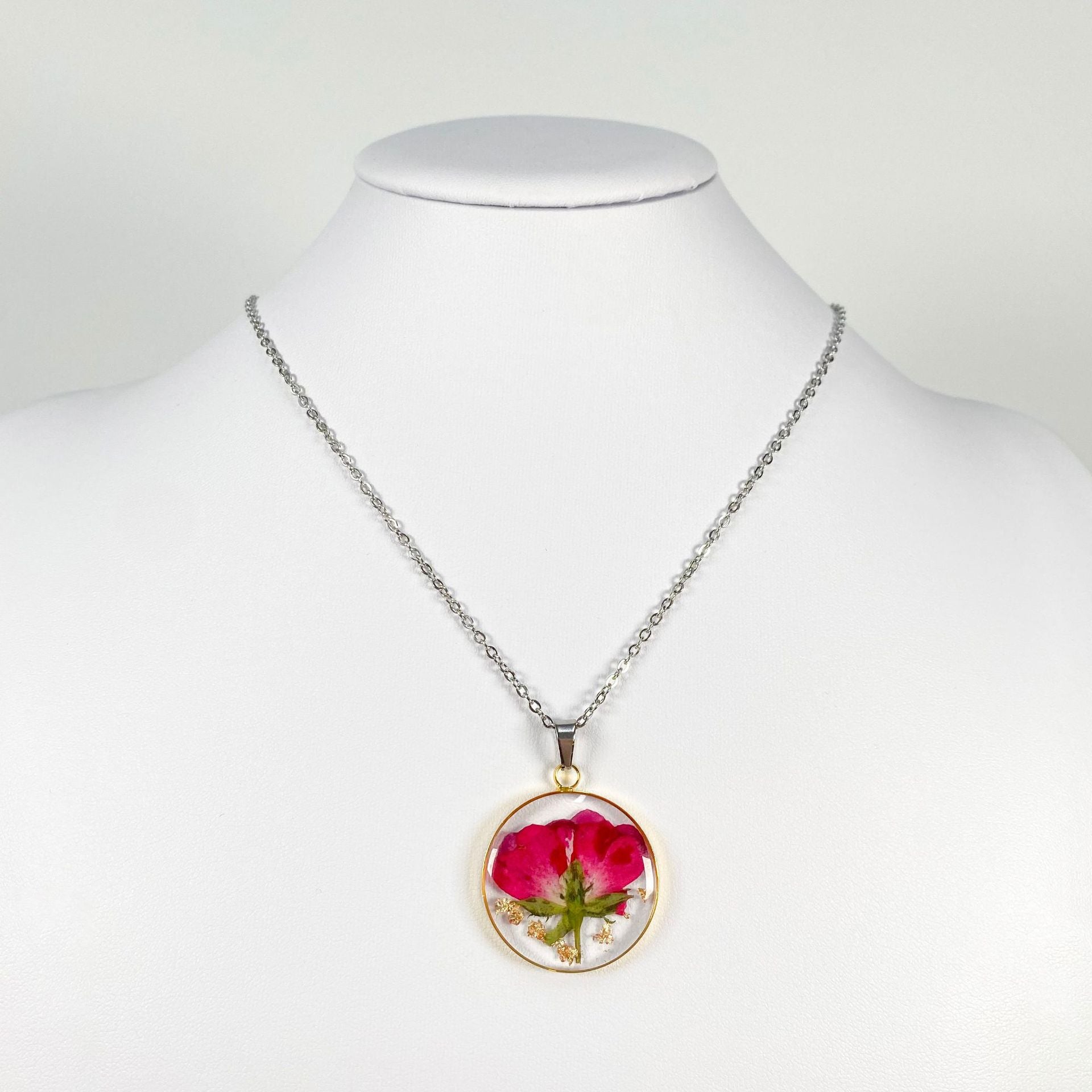 Wholesale 12pcs Resin Creative December Dried Flower Necklace