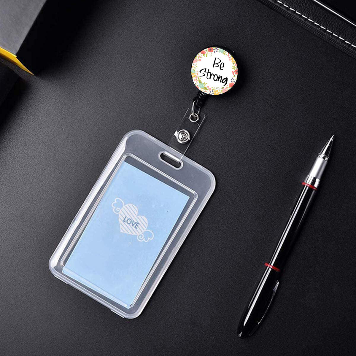 Wholesale Aesthetically Pleasing Wreath Adhesive Resin Expandable Keychain