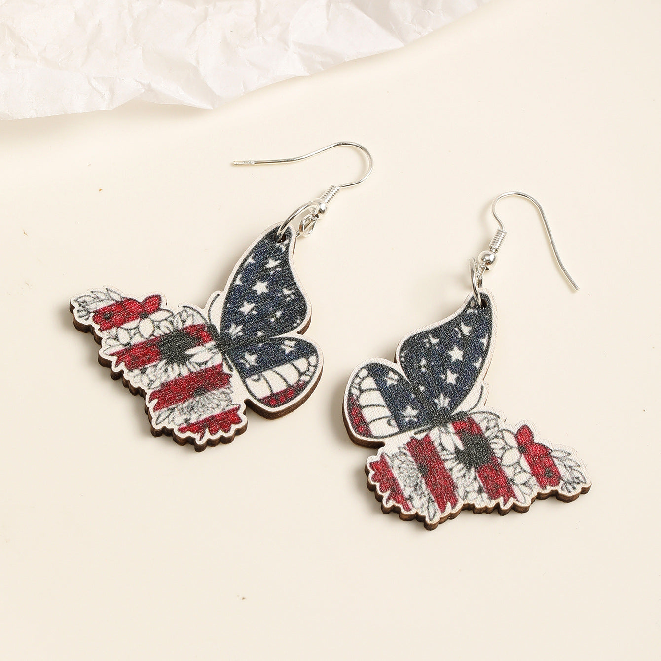 Pendientes de madera estampados de estampado de la bandera de mariposa al por mayor