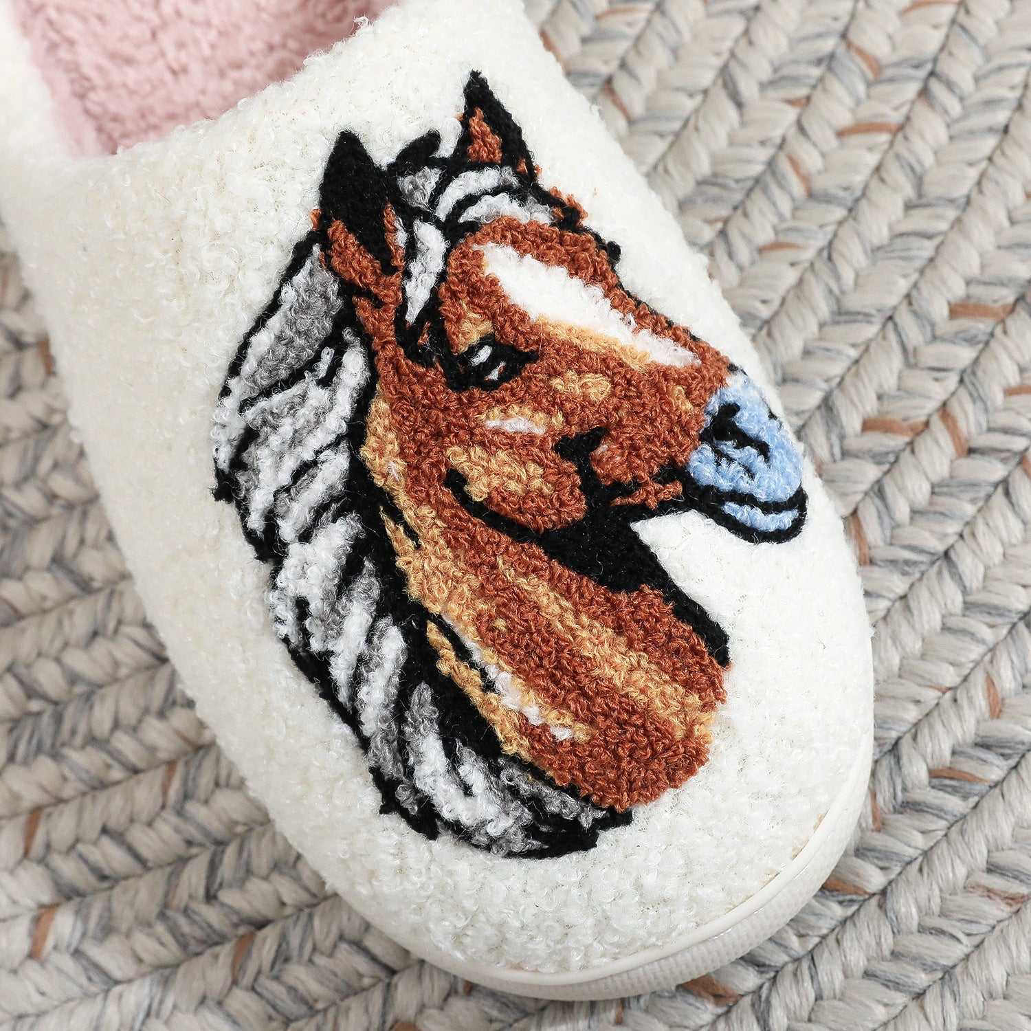 Wholesale Cotton slippers for men and women,horse head embroidered shoes