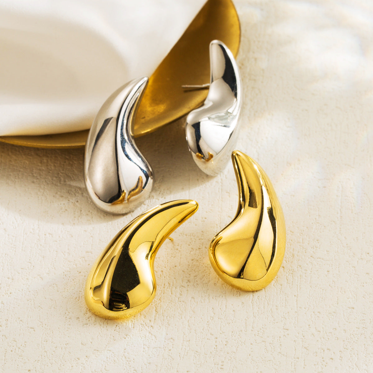 Wholesale Teardrop-shaped Glossy Simple Comma Earrings