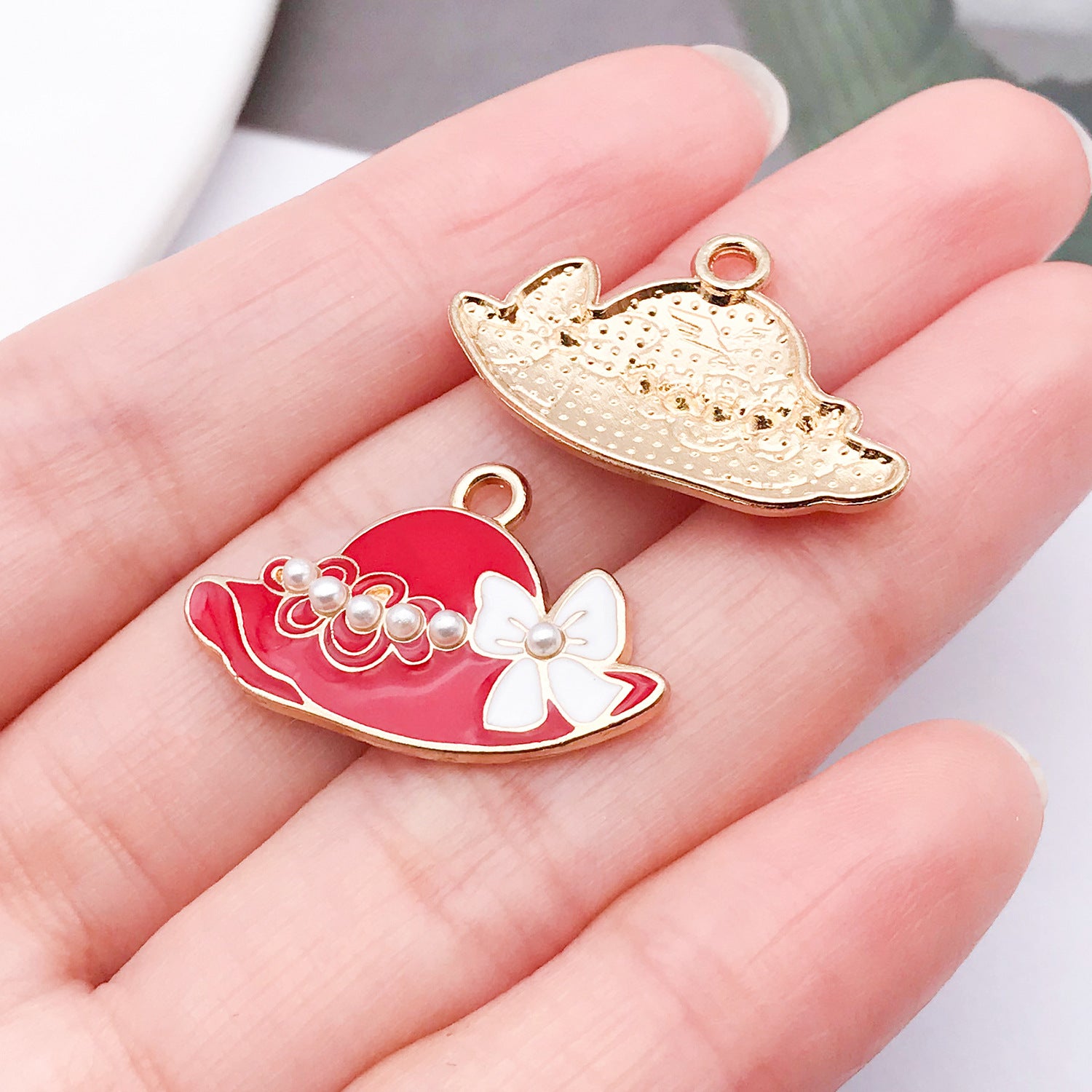 Wholesale Chic Lipstick High Heel Zinc Alloy Pendants Electroplated Oil Drip Charms For DIY Jewelry Fashion Accessory Gift Resale