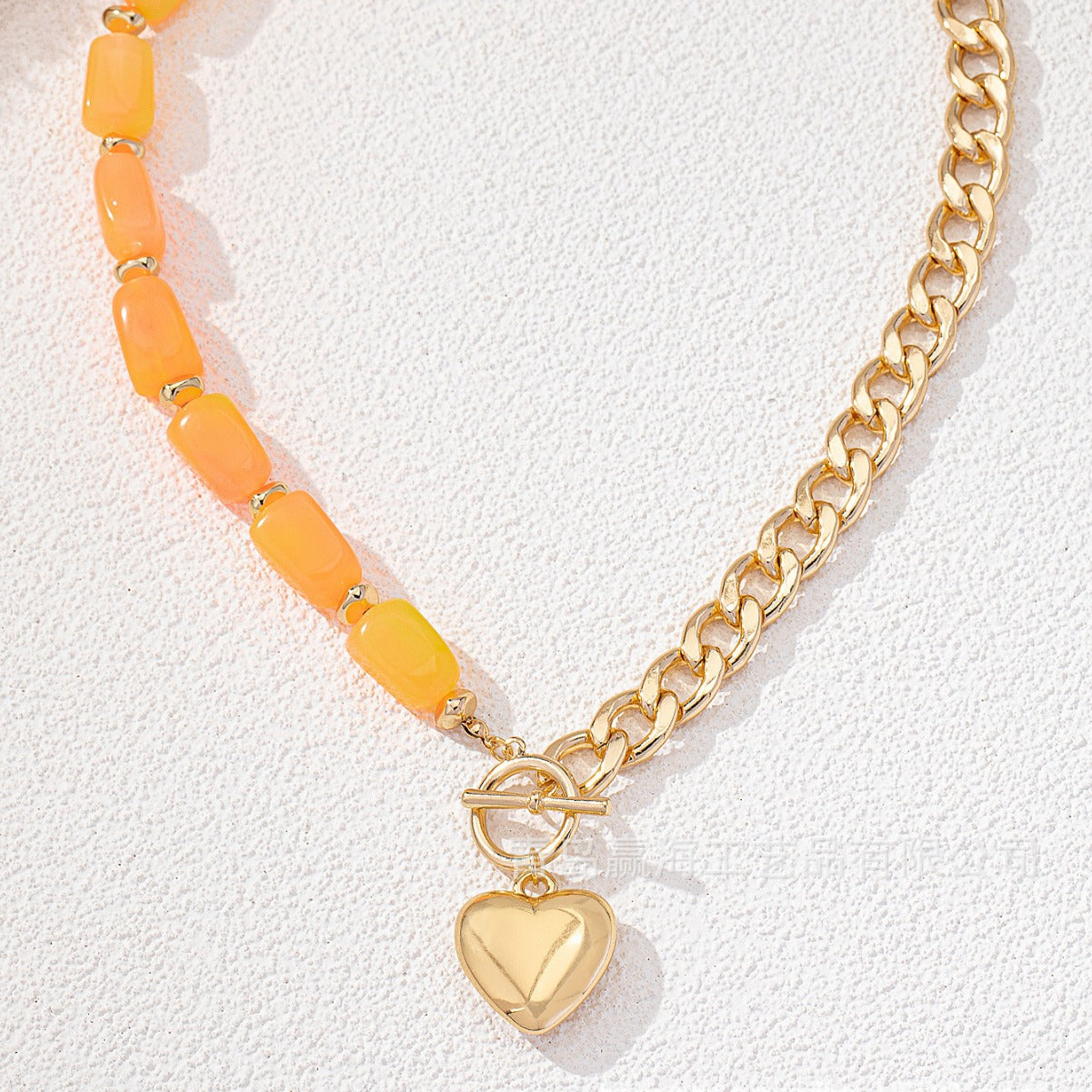 Wholesale Fashion Acrylic Colored Stone Heart-shaped Niche Design Metal Necklaces