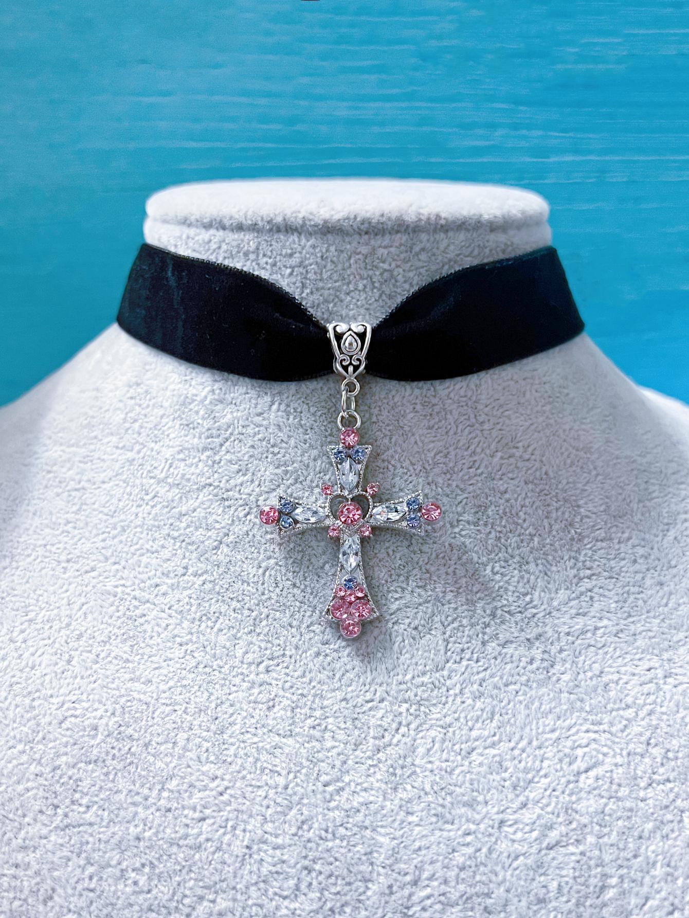 Wholesale Gothic Bohemian Style Crystal Diamond Color Cross Pendant European and American Festival Jewelry Girl's Collarbone Necklace