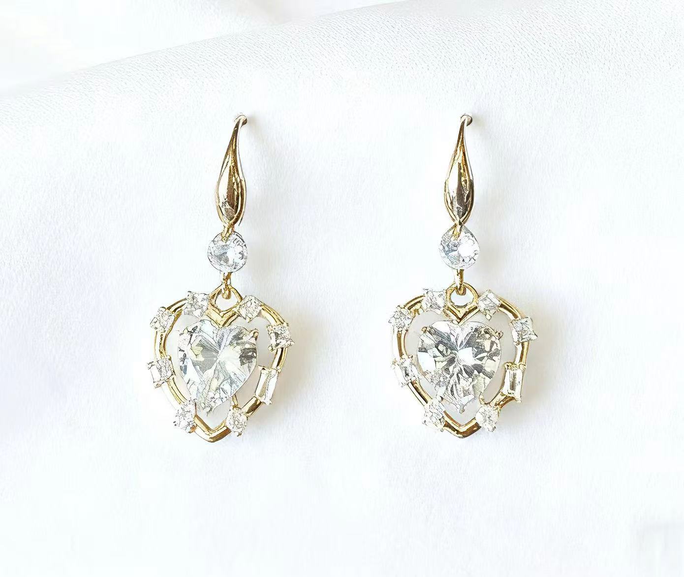 Wholesale Heart shaped copper plated platinum zircon Valentine's Day Blingbling Earrings