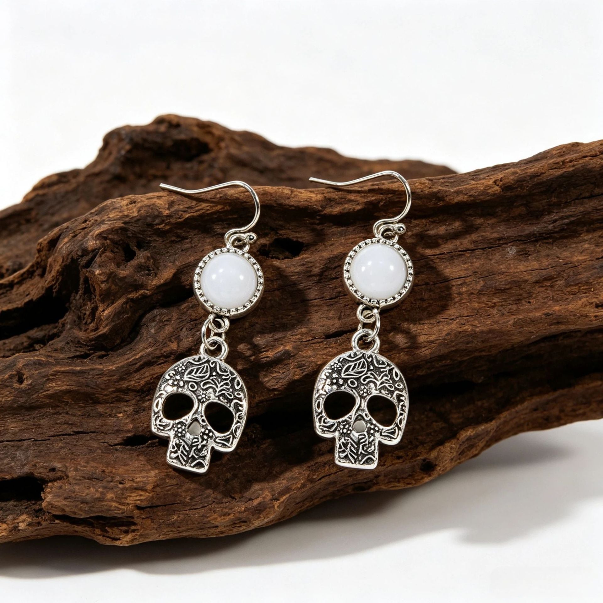 Wholesale  Vintage Carved Skull Earrings Imitation Turquoise Pendant Women S Fashion Jewelry Accessory Gift Resale