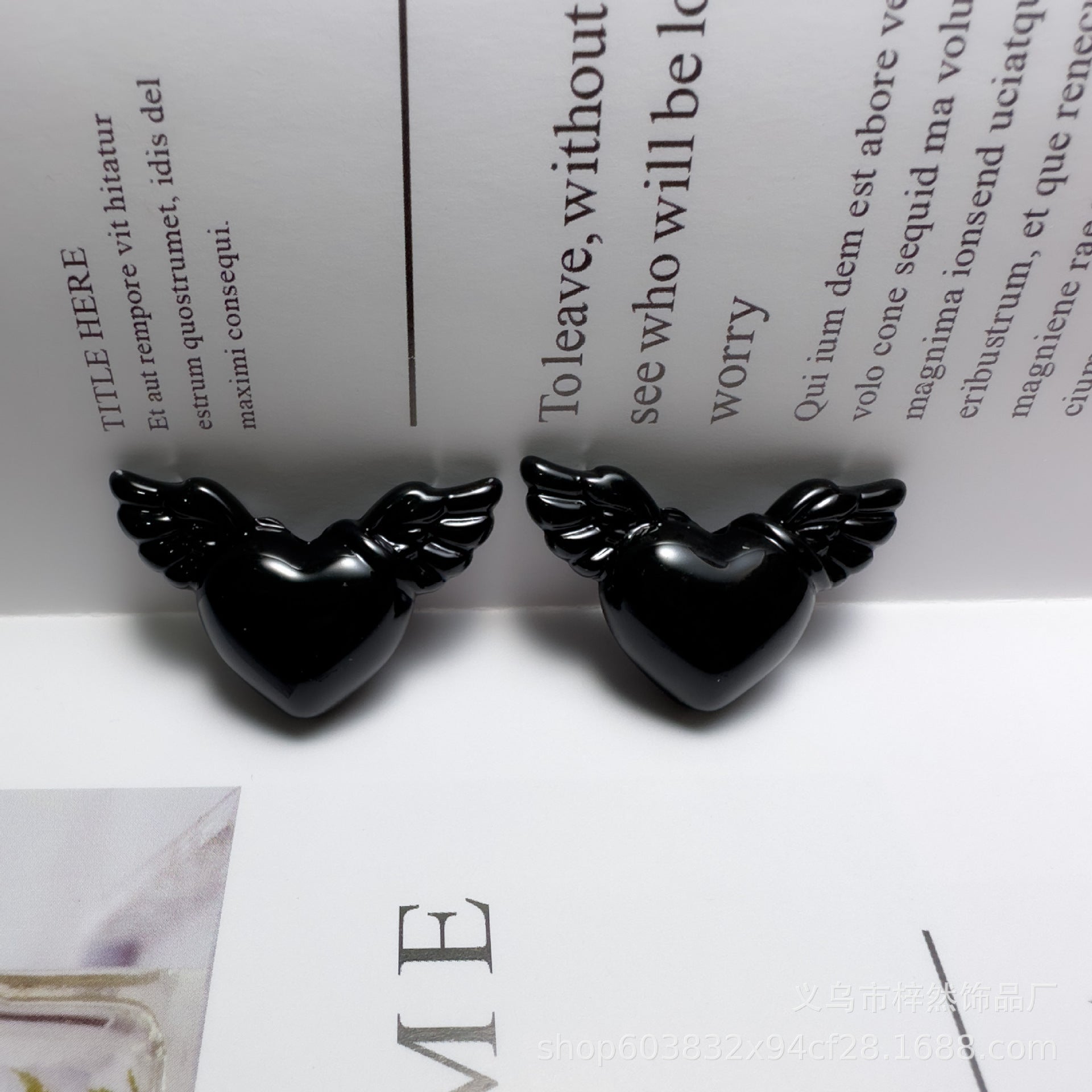 Wholesale of 100PCS/PACK Acrylic Solid Color Baked Paint, Love Angel Wings, Plated with Colored Straight Hole Beads