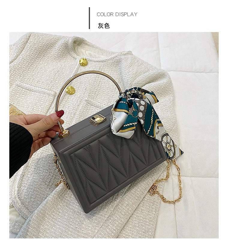 Wholesale Acrylic Hard Shell Diamond Patterned Steel Wire Chain Crossbody Box Handbag