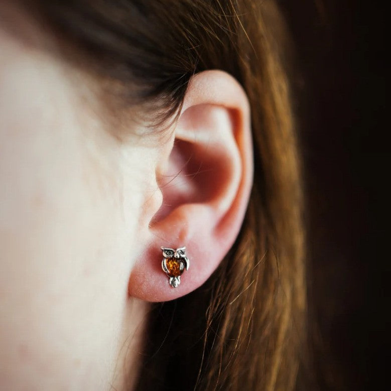 Wholesale Vintage-style owl-inlaid resin stud earrings