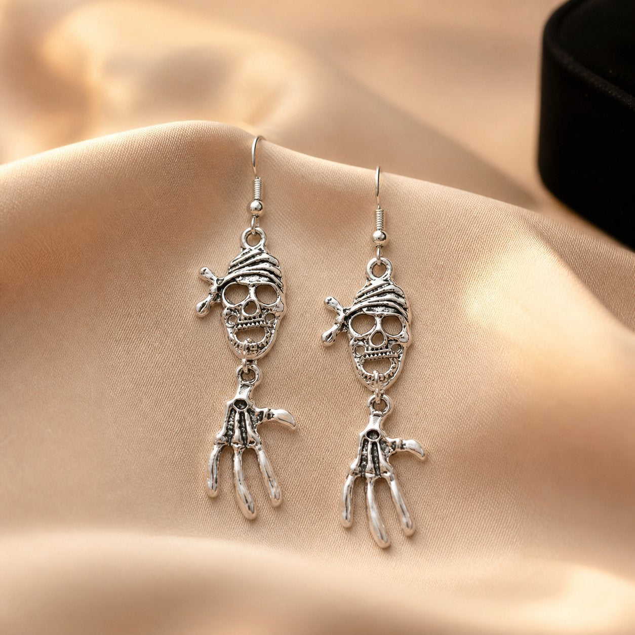 Wholesale  Skeleton Hand Skull Hollow Earrings Trendy Jewelry Accessory For Party Gift Boutique Resale
