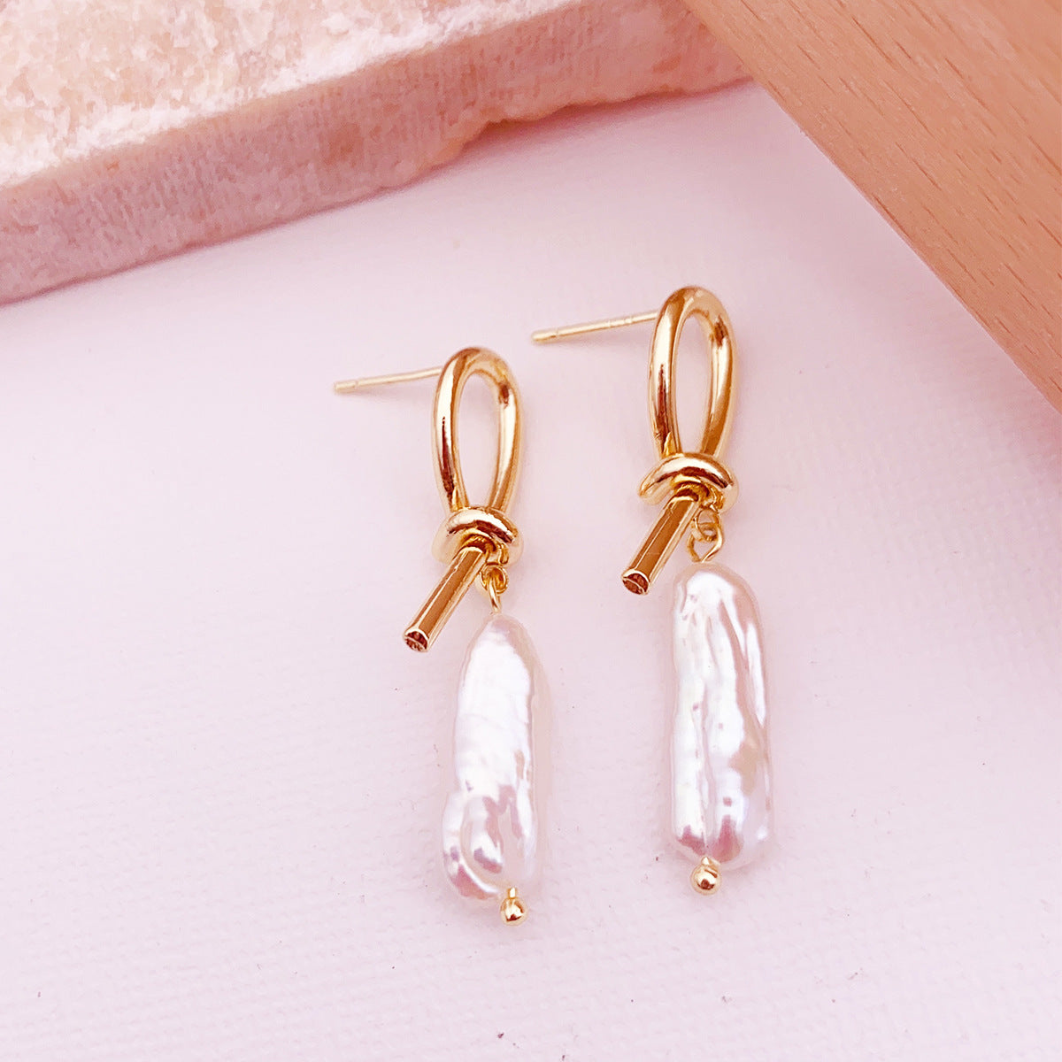 Wholesale Vintage Freshwater Pearl Baroque Irregular Emerald Earrings